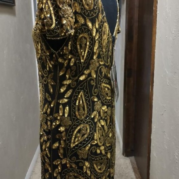 Raiment Fashions, Inc.  Gorgeous Black and Gold  size Large woman's evening gown - Picture 2 of 3